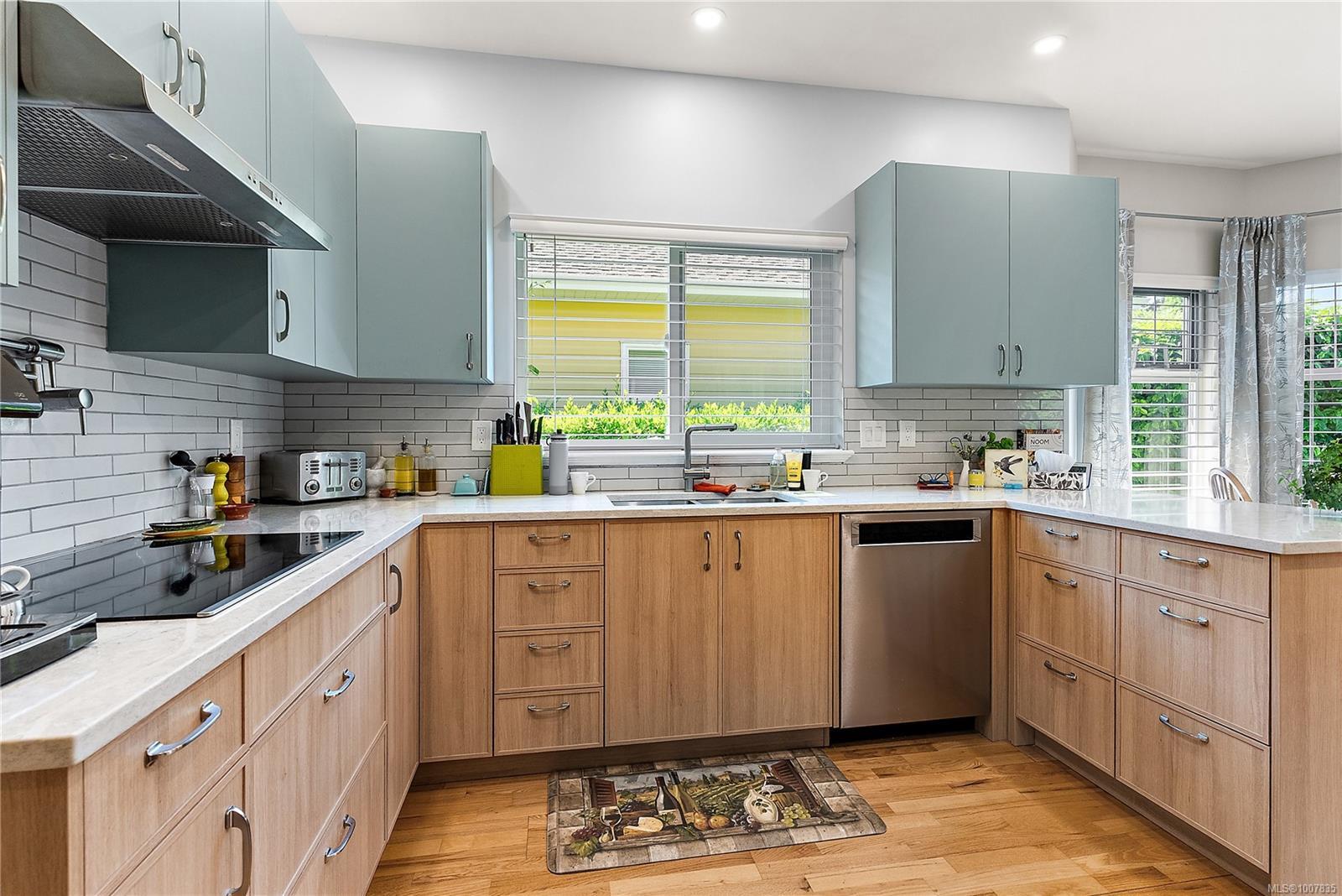 Photo de la propriété: 7952 Polo Park Cres BC V8M 2J4