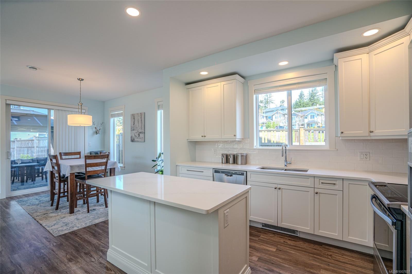 Property Photo: 182 Sunview Rd BC V9T 0M6