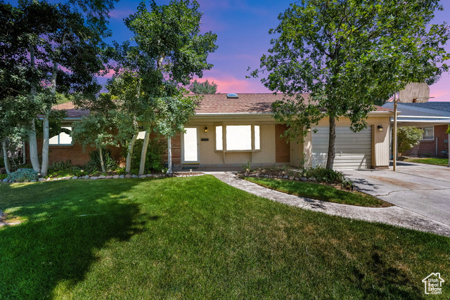 Property Photo: 735 E 4255 S UT 84107