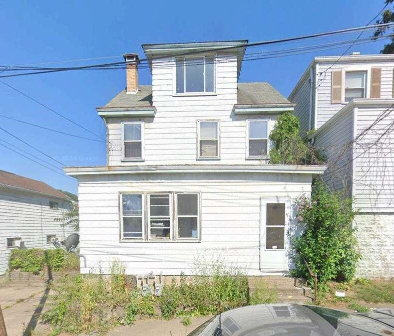 Property Photo:  802 10th St  PA 15136 