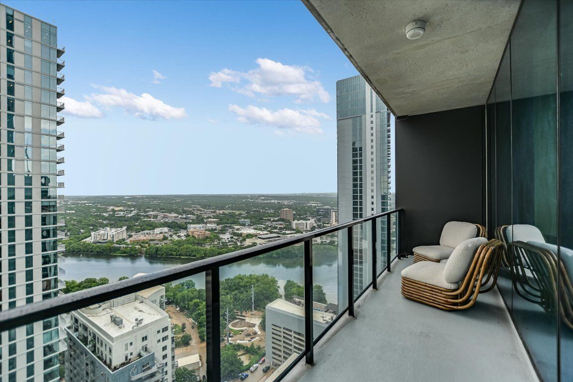 Property Photo: 610 Davis Street 3402 TX 78701