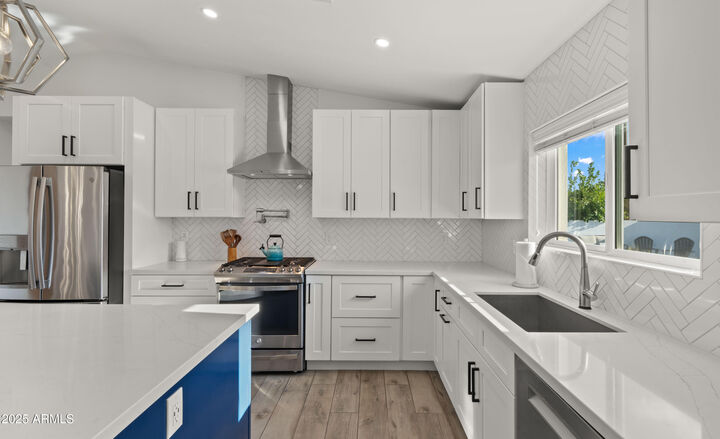 Property Photo:  4810 N 31st Place  AZ 85016 