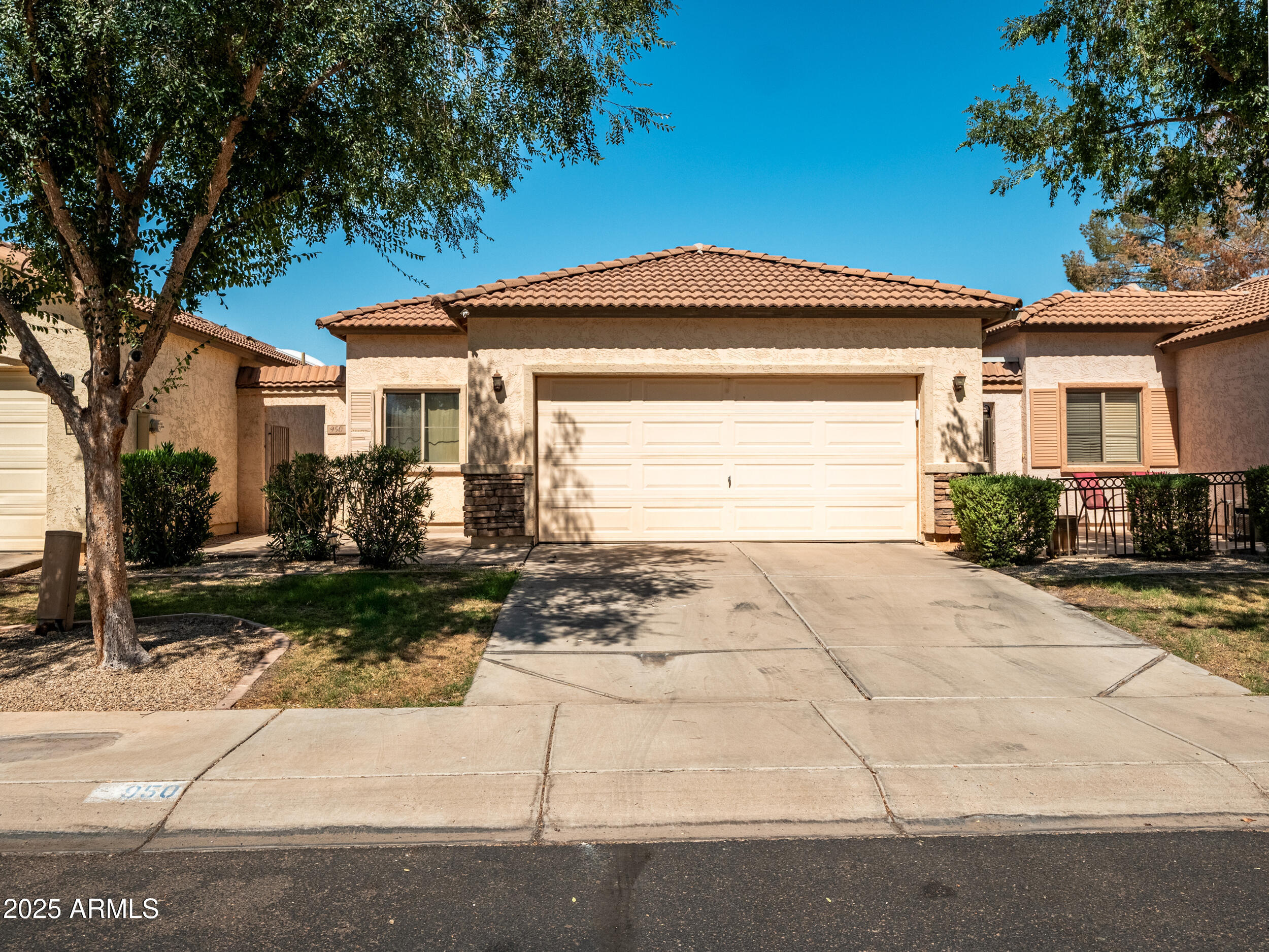 950 S Tucana Lane  Gilbert AZ 85296 photo