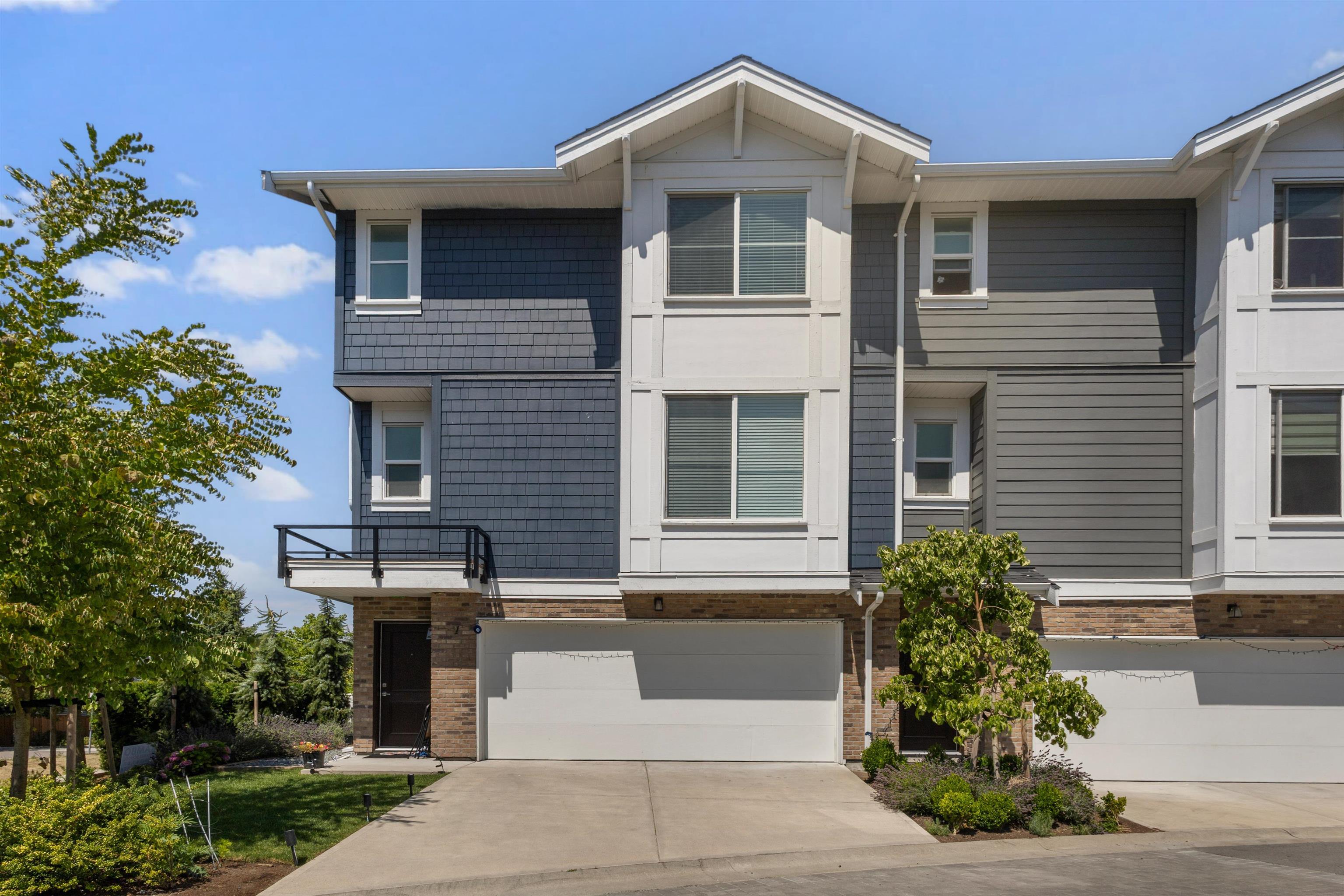 Photo de la propriété: 14355 62 Avenue 1 BC V3X 0K6
