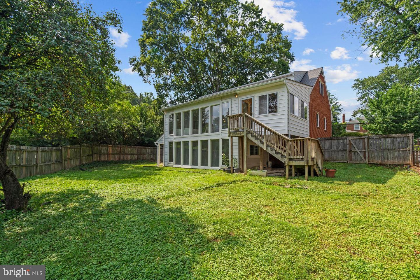 Property Photo: 5018 11th Street N VA 22205
