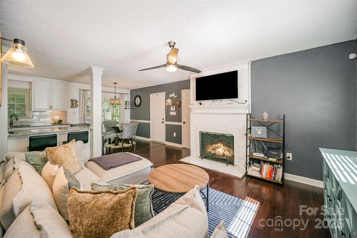 Property Photo: 3016 Heathcroft Court NC 28269