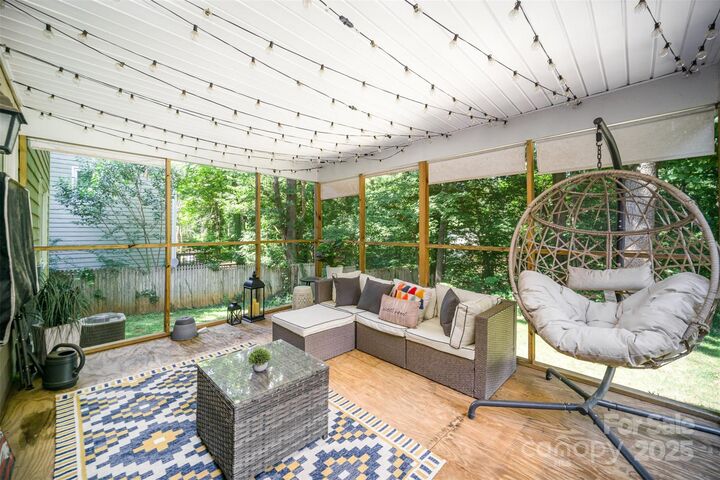 Property Photo: 3016 Heathcroft Court NC 28269