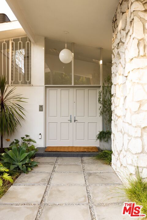 Property Photo:  3144 Nichols Canyon Rd  CA 90046 
