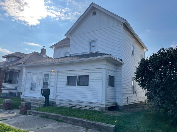Property Photo: 828 E Market Street OH 43160