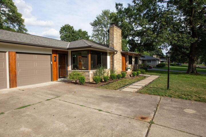 Property Photo: 4296 Lawnview Drive OH 43214