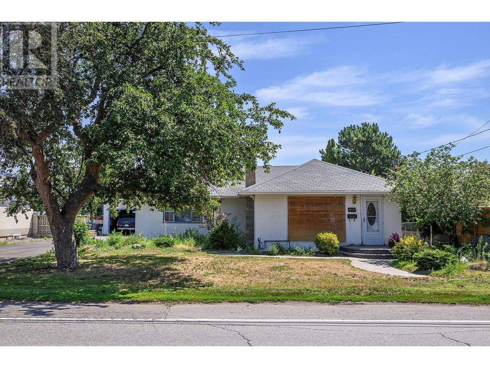 Property Photo: 919 Schreiner Street BC V2B 5V8