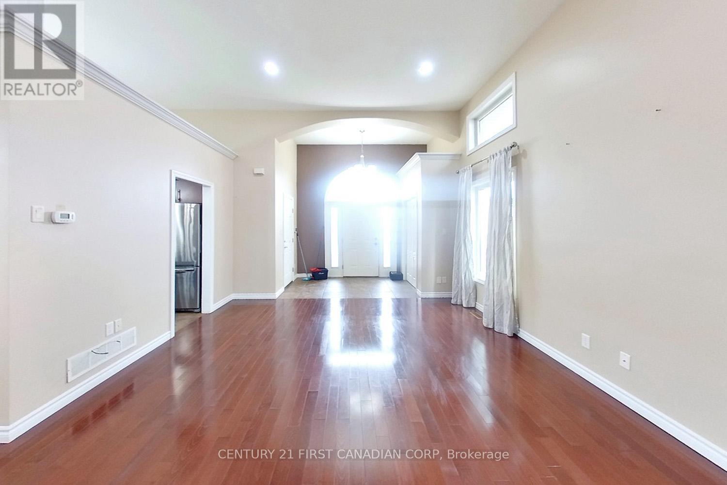 Photo de la propriété: 1020 Hanson Crescent ON N6G 0B9