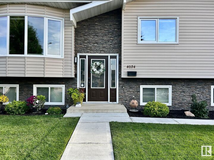 Property Photo: 4024 19 Avenue NW AB T6L 3M7