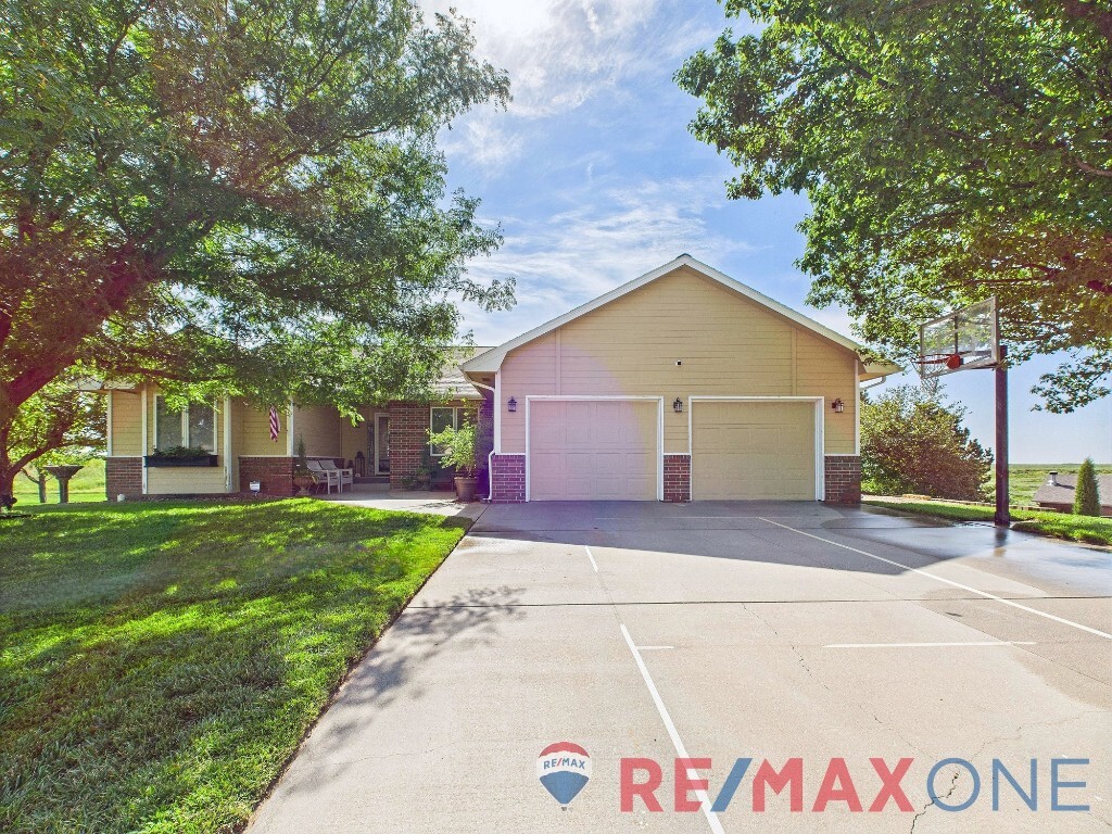 1702 Grandview Drive E  Garden City KS 67846 photo