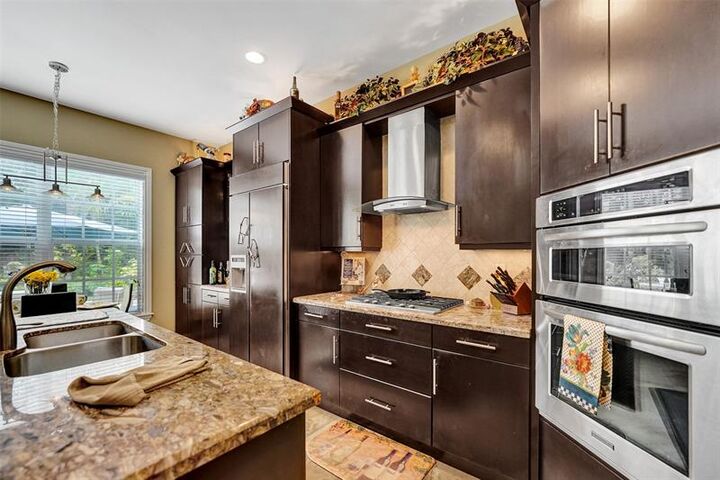Property Photo: 101 NE 21st St FL 33305