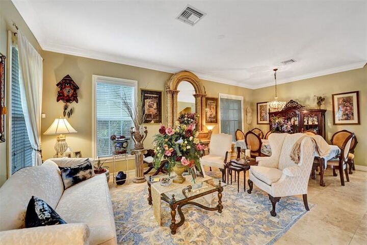 Property Photo:  101 NE 21st St  FL 33305 