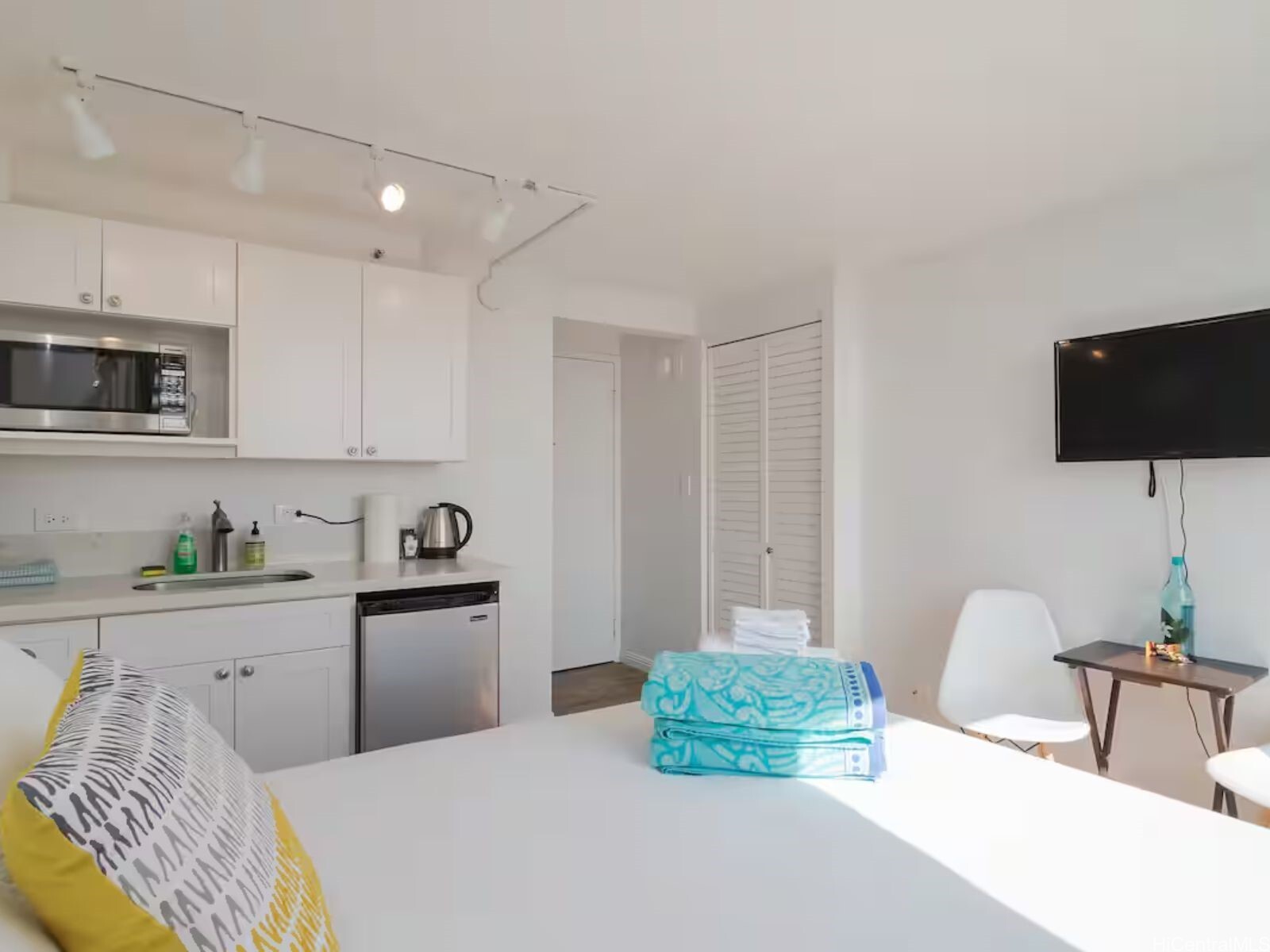 Property Photo:  444 Niu Street 3804  HI 96815 