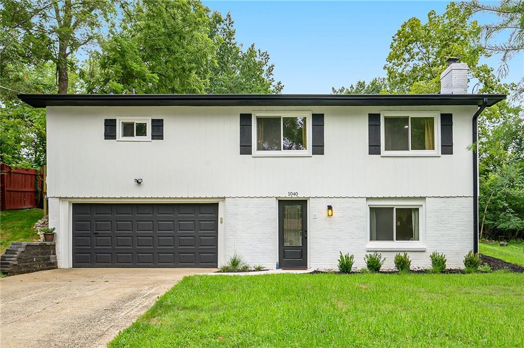 1040 South Shore Drive  Lake Waukomis MO 64151 photo
