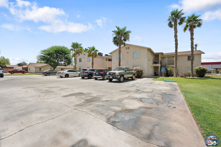 Property Photo: 934 Ea E Ave CA 92227