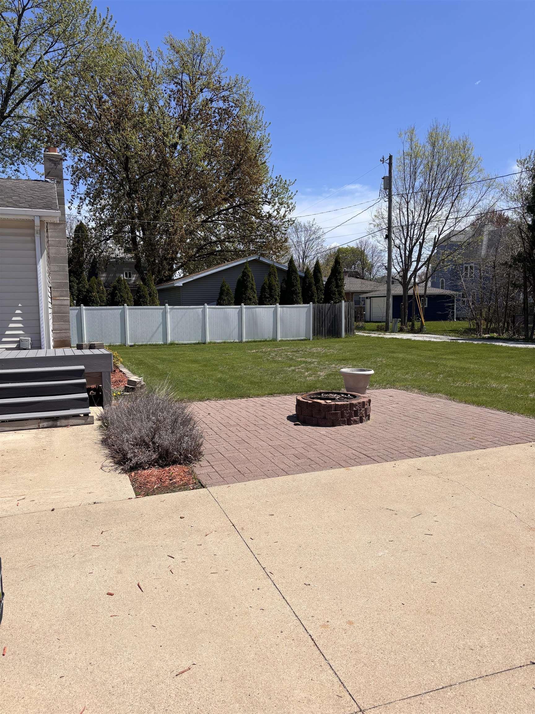 Property Photo:  509 W 1st Street  IA 50674 