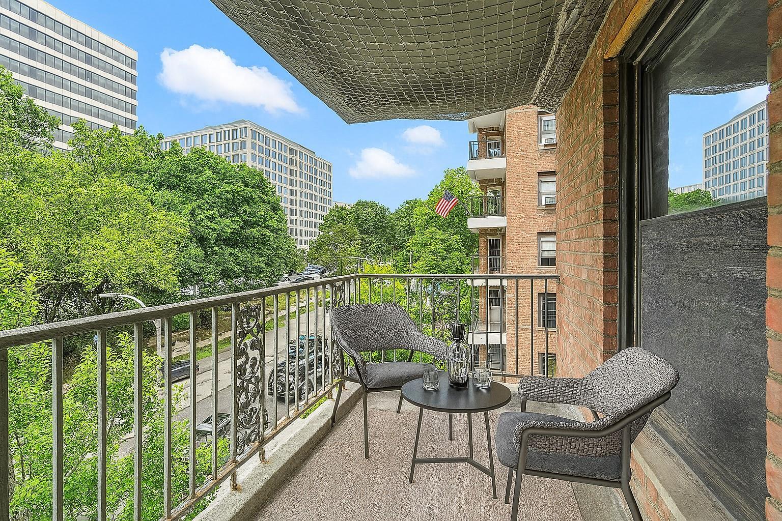 Property Photo: 16 N Broadway 3A NY 10601