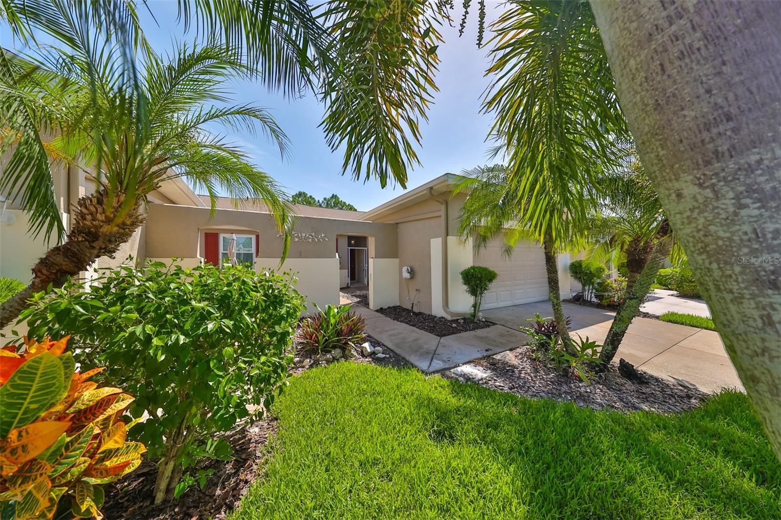 Property Photo: 633 Tremont Greens Lane 16 FL 33573