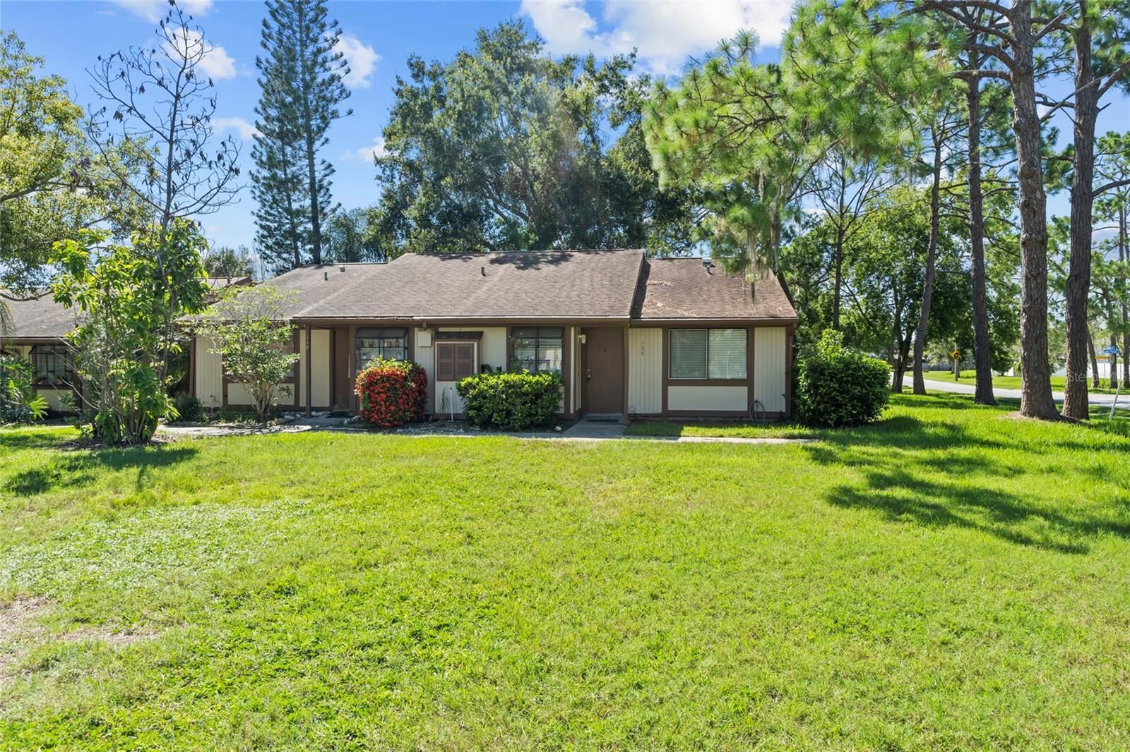 Property Photo: 120 Edgewood Court FL 34677