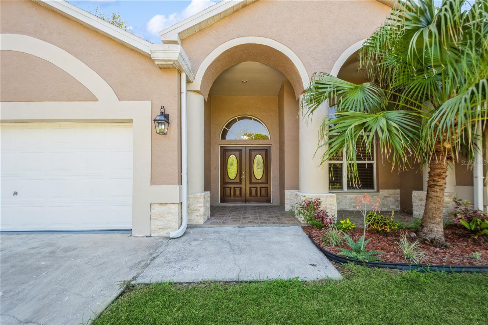 Property Photo:  1833 Hillcrest Street  FL 34689 