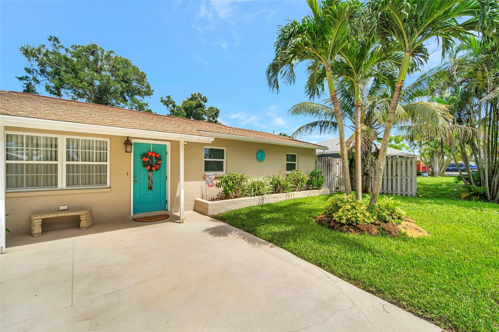 Property Photo: 460 Pelican Road FL 34293