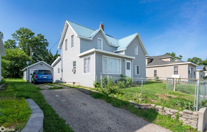 221 E Anson Street  Marshalltown IA 50158 photo