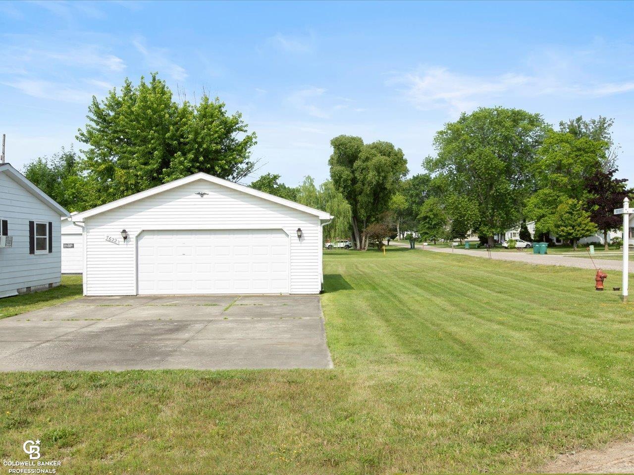 Property Photo: 7620 Holiday Road MI 48450