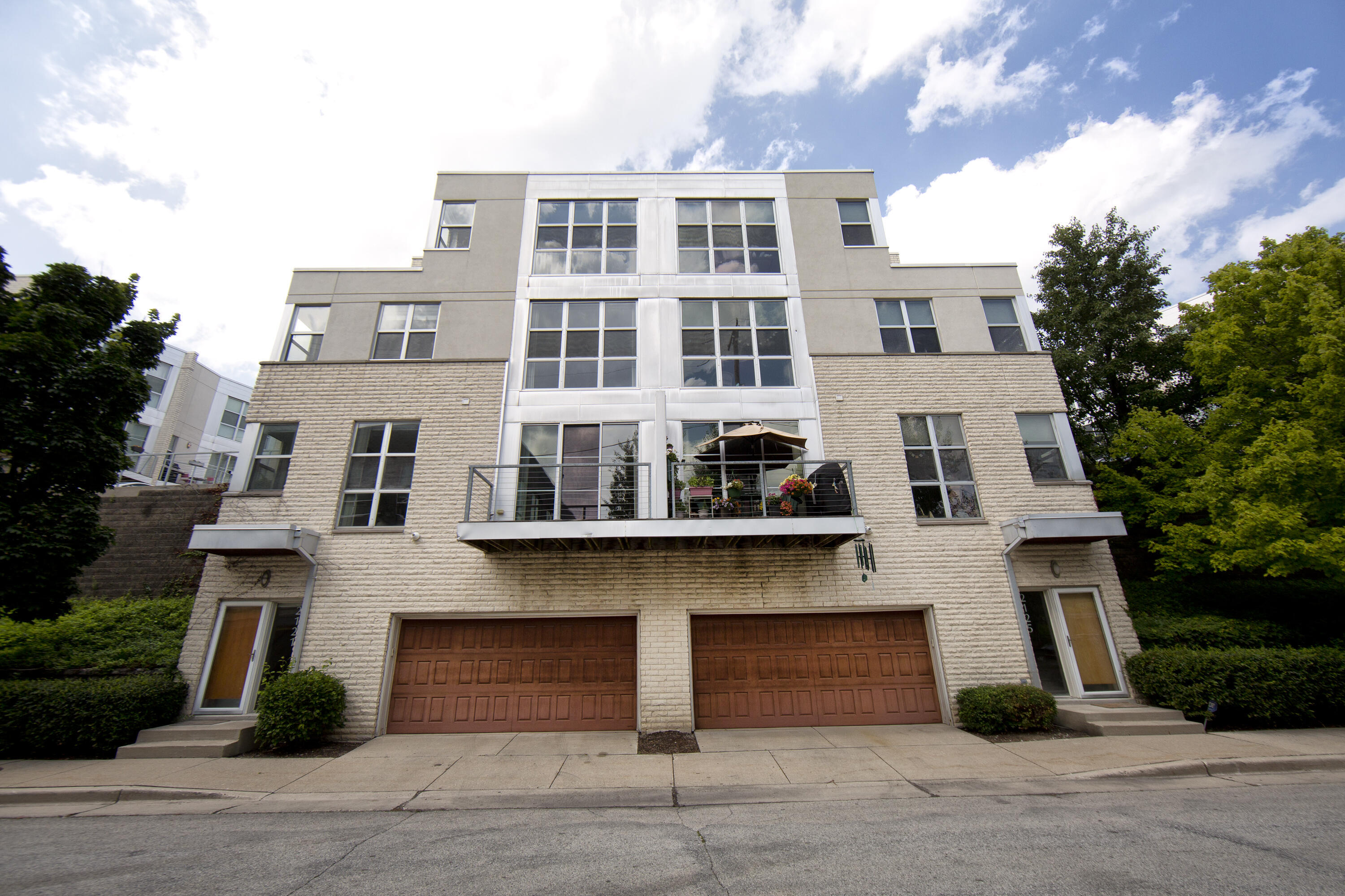 Property Photo: 2121 N Riverboat Rd WI 53212