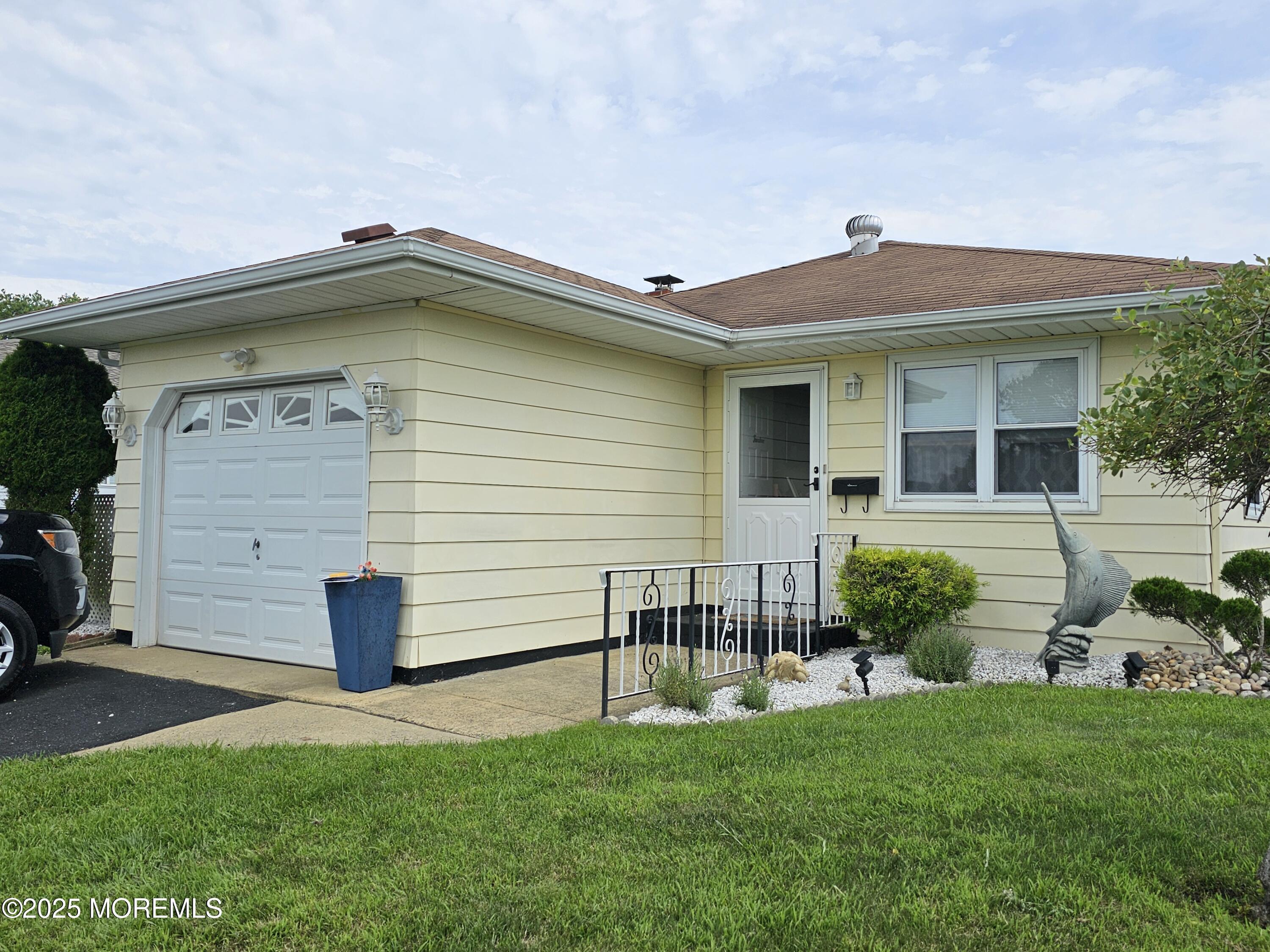 14 Marquis Street  Toms River NJ 08757 photo