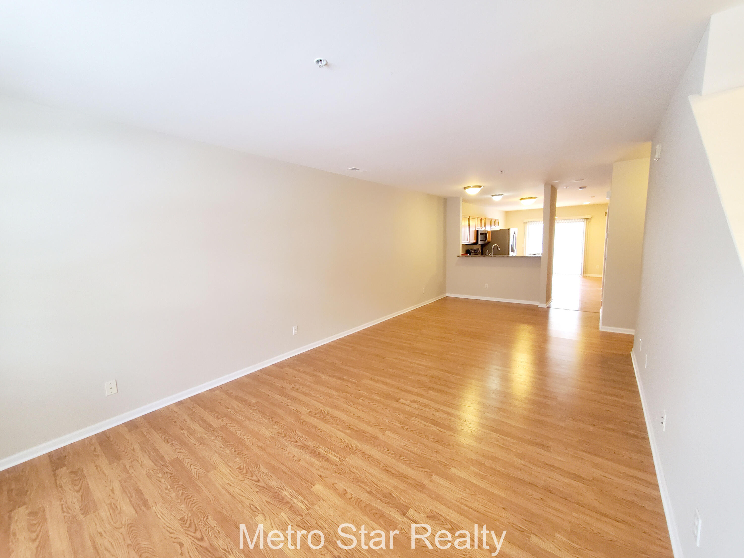 Property Photo:  1418 Ashford Court  MI 48084 