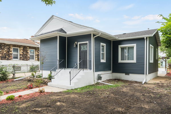 Property Photo: 821 N Rosewood Avenue IL 60901