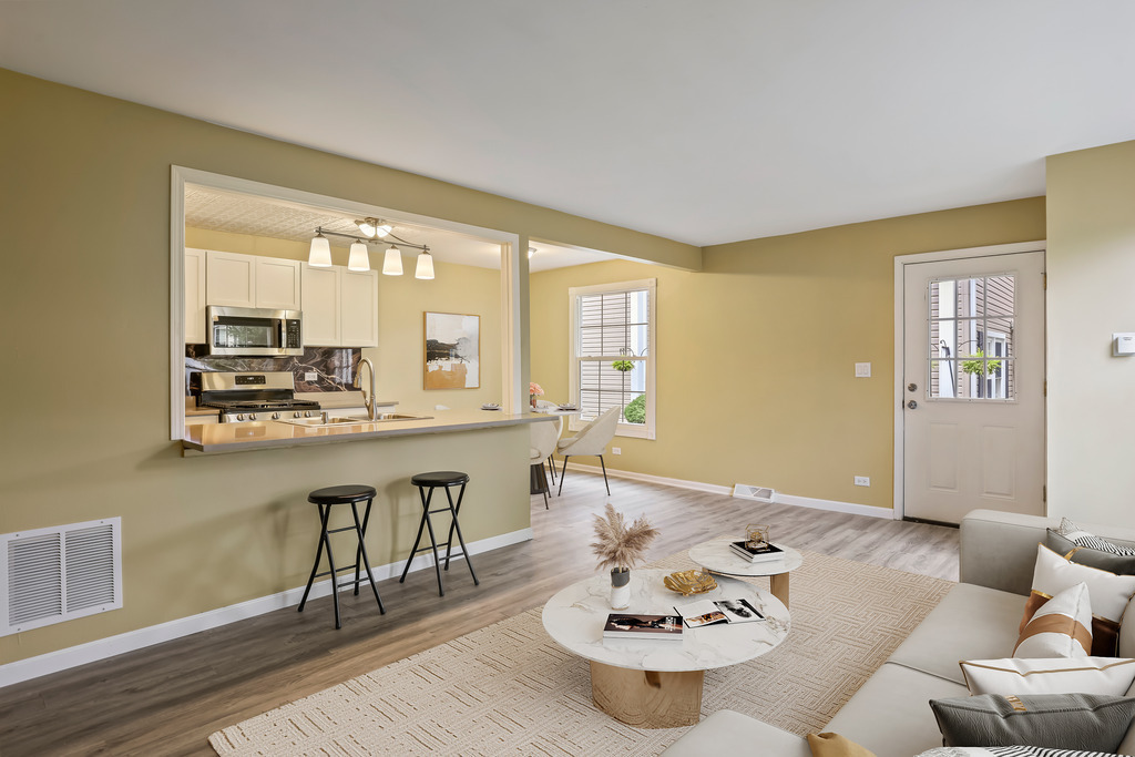Property Photo: 418 James Court B IL 60139