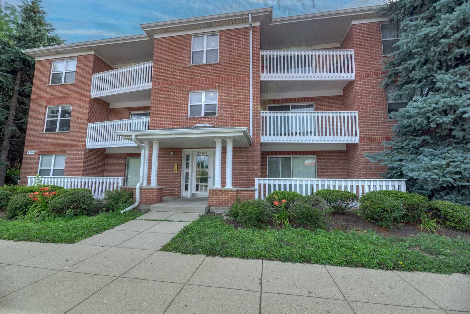 Property Photo: 4710 N Elston Avenue 301E IL 60630