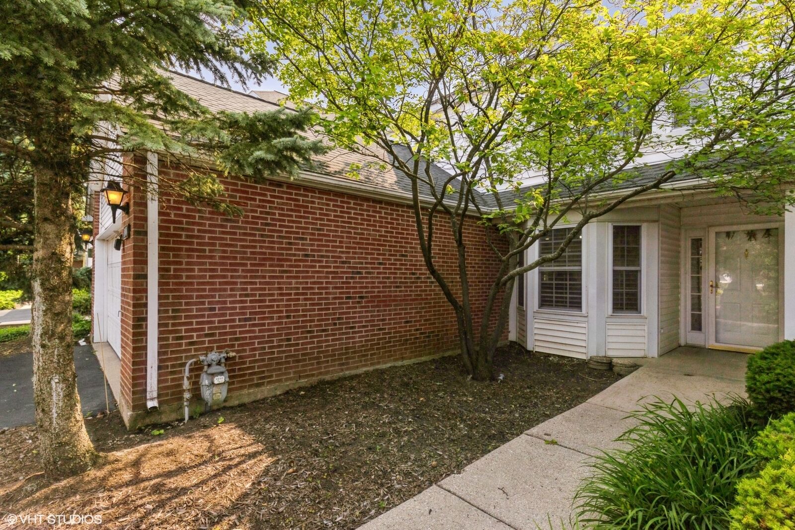 Property Photo:  108 Meadowbrook Lane  IL 60044 