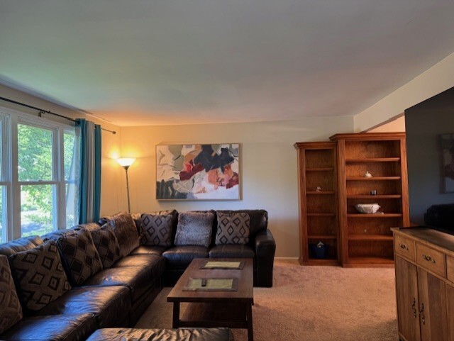 Property Photo: 1302 Oxford Lane IL 60189