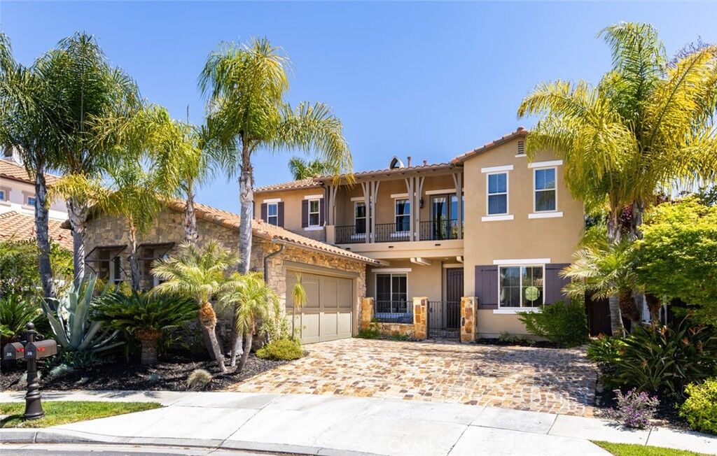 Property Photo:  26 Via Fontibre  CA 92673 