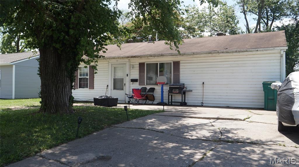 Property Photo: 10 Saint Gregory Drive IL 62206