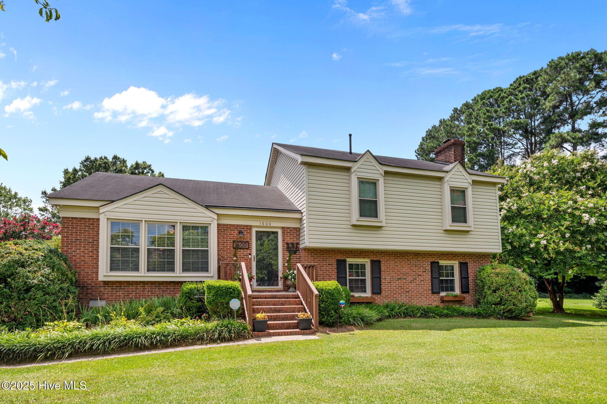Property Photo: 1600 Westhills Drive NC 27886