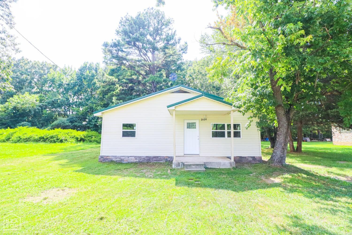 Property Photo: 1609 Granger Drive AR 72405