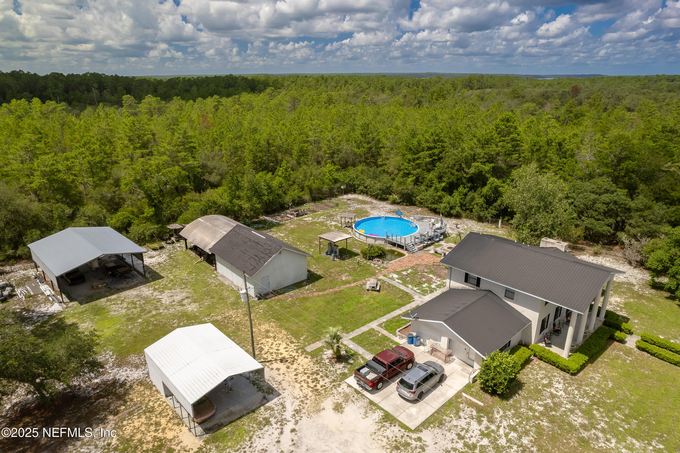 Property Photo: 527 County Road 310 FL 32177