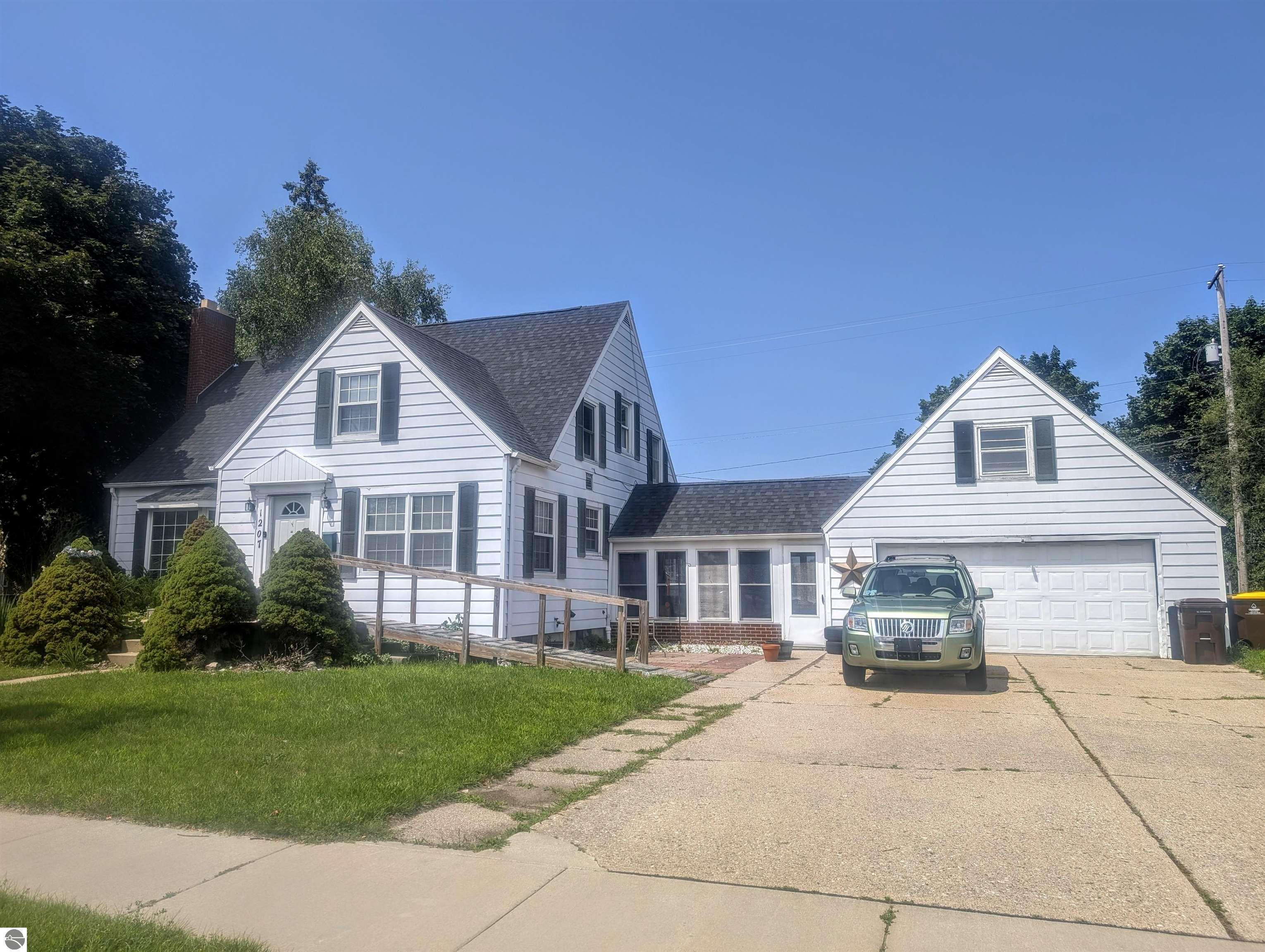 1207 North Drive  Mt Pleasant MI 48858 photo