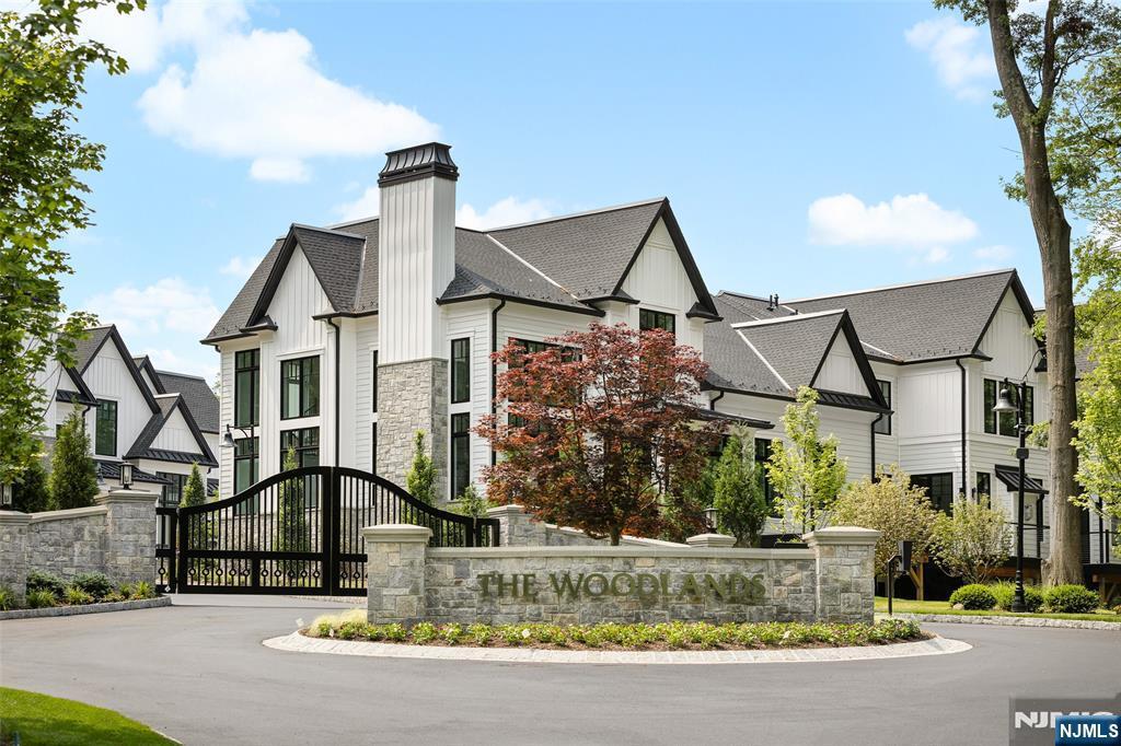 Property Photo:  23 Stone Bridge Court  NJ 07627 