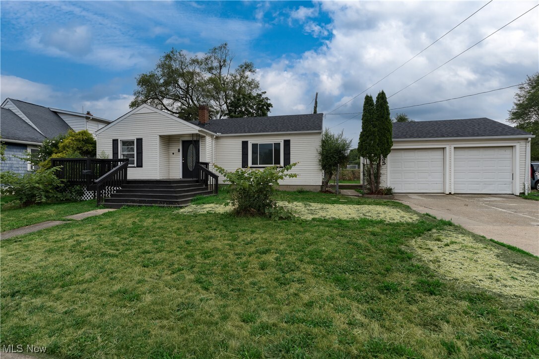 Property Photo: 785 Silvercrest Avenue OH 44314
