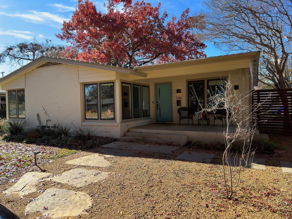Property Photo: 7119 Dalewood Lane TX 75214