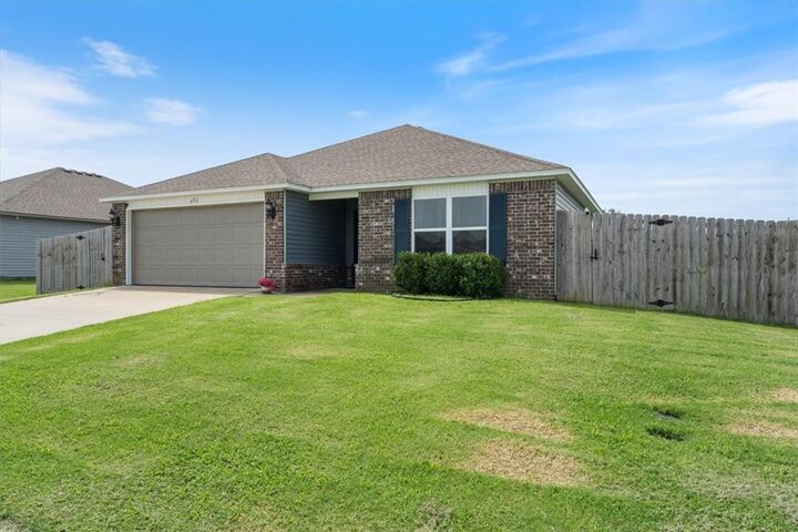 Property Photo: 606 W Fitchberg Street AR 72761