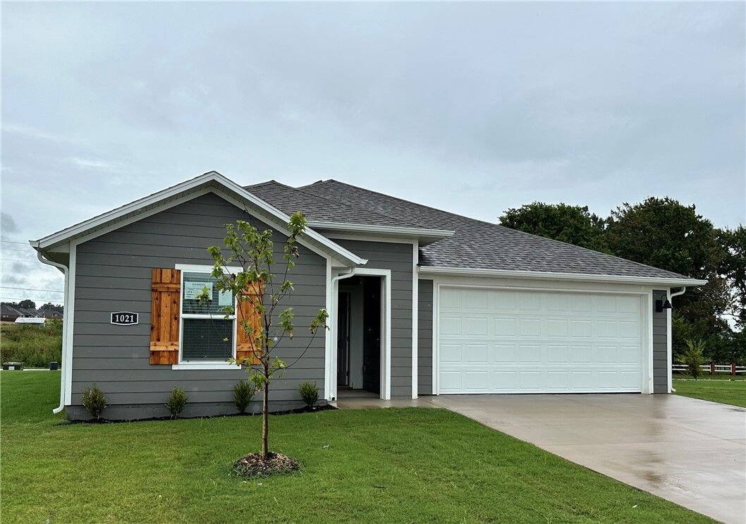 Property Photo:  1021 Rently Street  AR 72753 